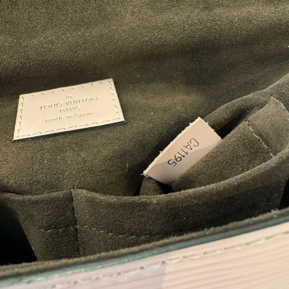 LOUIS VUITTON Epi Cluny MM Rose Ballerine - Picture 13 of 13